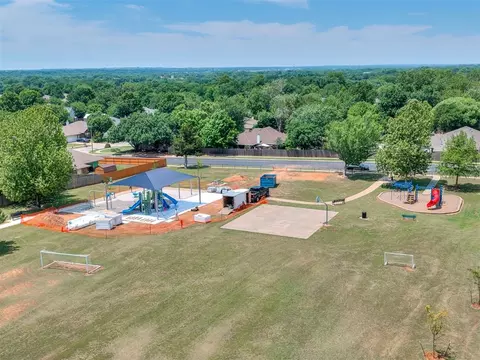 View/Area - 917 Goshawk Dr, Norman, OK 73072 photo 2 of 4