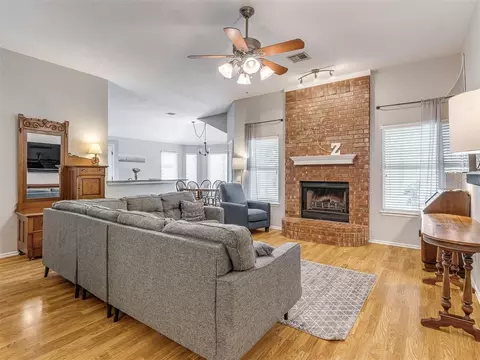 Living - 917 Goshawk Dr, Norman, OK 73072 photo 2 of 3
