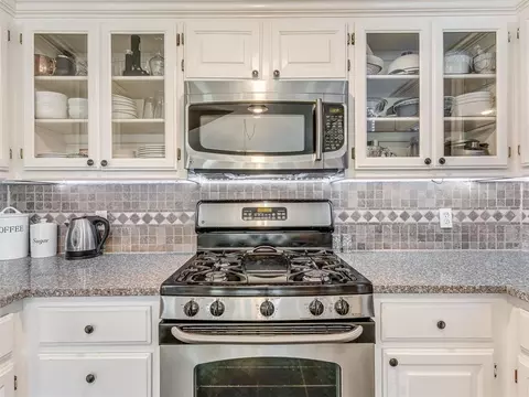 Kitchen - 917 Goshawk Dr, Norman, OK 73072 photo 3 of 4