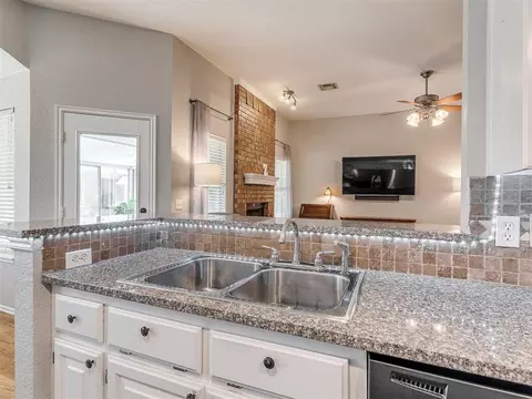Kitchen - 917 Goshawk Dr, Norman, OK 73072 photo 4 of 4