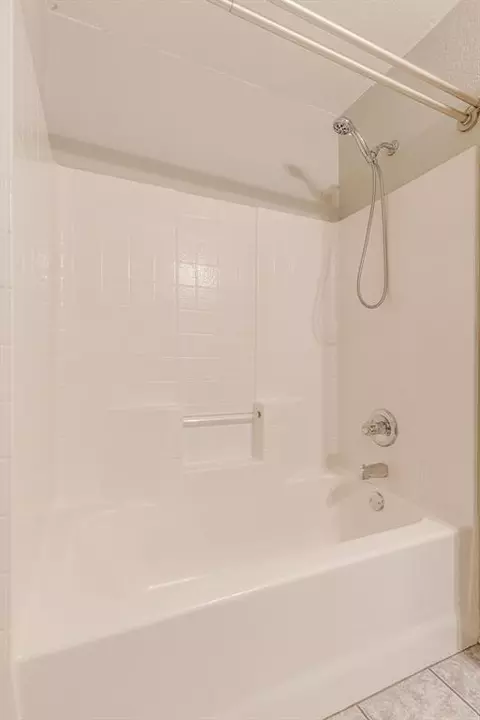 Bath - 917 Goshawk Dr, Norman, OK 73072 photo 5 of 5
