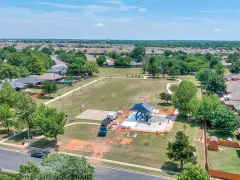 View/Area - 917 Goshawk Dr, Norman, OK 73072 photo 3 of 4