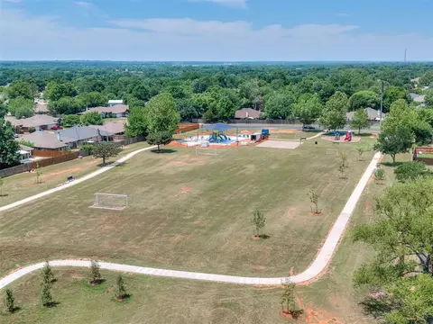 View/Area - 917 Goshawk Dr, Norman, OK 73072 photo 4 of 4