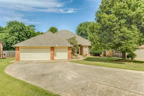 2917 Cedarbend Ct, Edmond, OK 73003