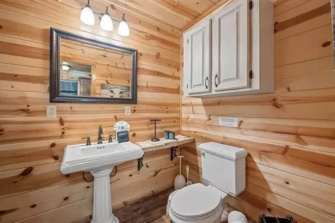 Bath - 211 Marlin Dr, Broken Bow, OK 74728 photo 1 of 1