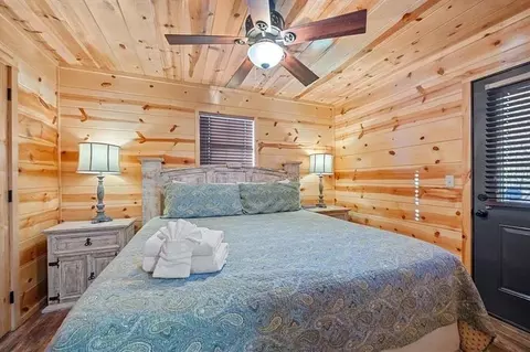 Bedroom - 211 Marlin Dr, Broken Bow, OK 74728 photo 1 of 1