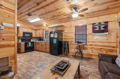 Kitchen - 211 Marlin Dr, Broken Bow, OK 74728 photo 2 of 2