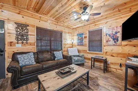 Living - 211 Marlin Dr, Broken Bow, OK 74728 photo 1 of 2