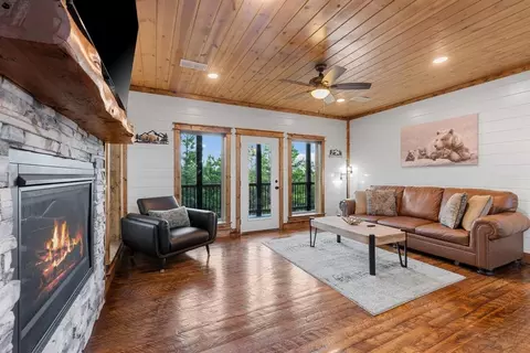 Living - 7 Alder Pl, Broken Bow, OK 74728 photo 2 of 3