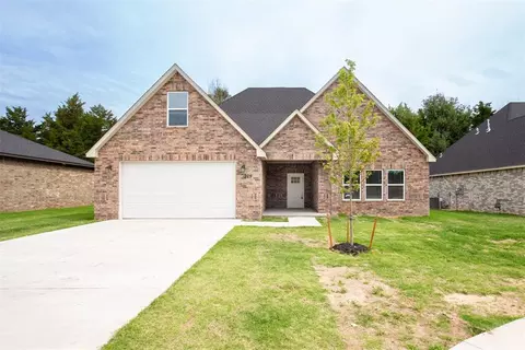 229 E Abbott Ln, Mustang, OK 73064