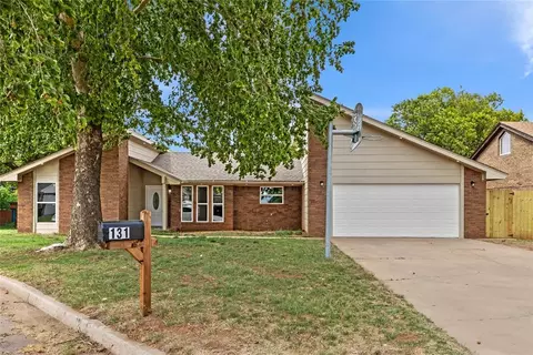 131 Regency Dr, Clinton, OK 73601