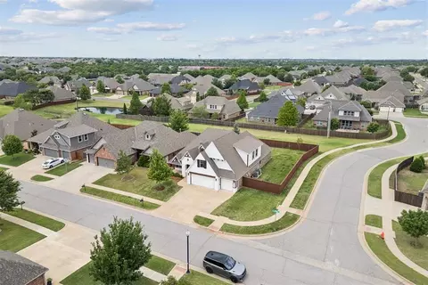 901 NW 184th Ct, Edmond, OK 73012