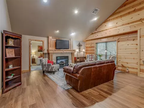 Living - 29782 148th St, Wayne, OK 73095 photo 1 of 4