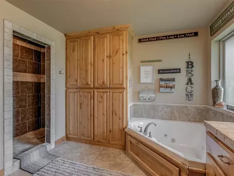 Bath - 29782 148th St, Wayne, OK 73095 photo 2 of 4