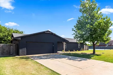 1718 W Elm St, El Reno, OK 73036