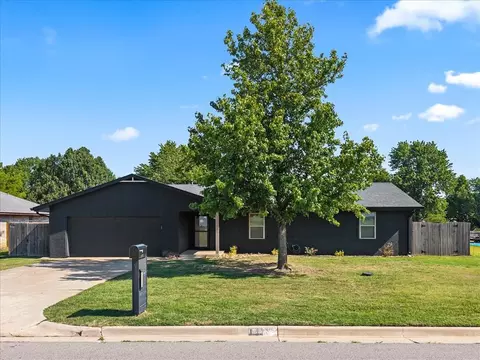 1718 W Elm St, El Reno, OK 73036
