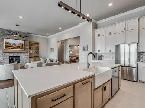 Kitchen - 9400 S Post Rd, Guthrie, OK 73044 photo 4 of 7
