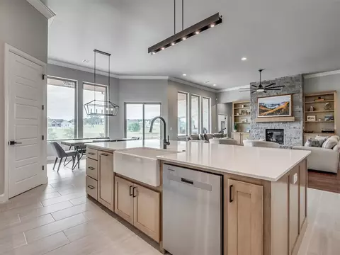 Kitchen - 9400 S Post Rd, Guthrie, OK 73044 photo 5 of 7