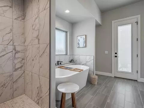 Bath - 9400 S Post Rd, Guthrie, OK 73044 photo 3 of 7