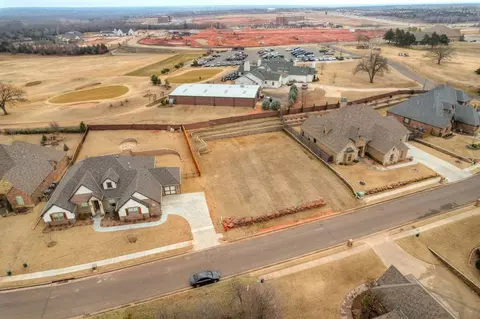 2932 Lakeshire Ridge Way, Edmond, OK 73034