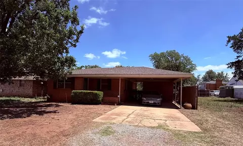 217 S 17th St, Clinton, OK 73601