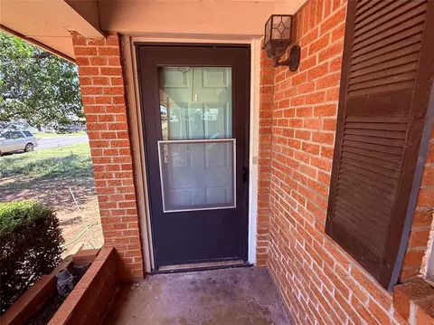 Entry Way - 217 S 17th St, Clinton, OK 73601 photo 2 of 2