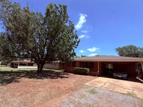Exterior - 217 S 17th St, Clinton, OK 73601 photo 2 of 8