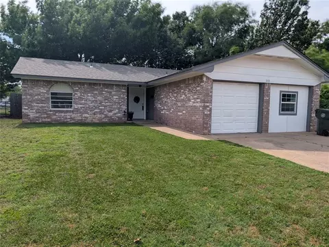 905 Royal Ave, Midwest City, OK 73130