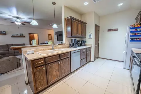 Kitchen - 209 Williams Ave, Tuttle, OK 73089 photo 3 of 5