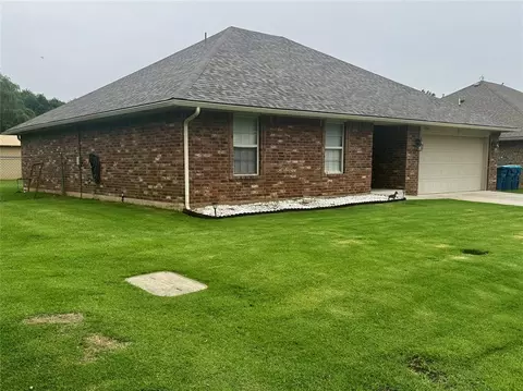 Exterior - 209 Williams Ave, Tuttle, OK 73089 photo 1 of 4