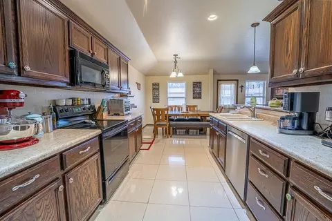 Entry Way - 209 Williams Ave, Tuttle, OK 73089 photo 1 of 2
