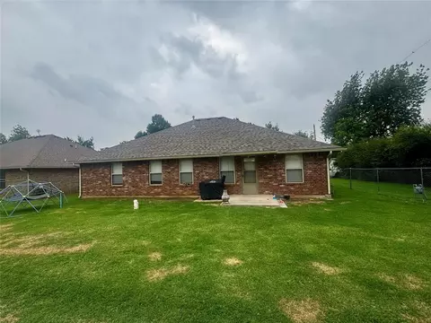 Exterior - 209 Williams Ave, Tuttle, OK 73089 photo 2 of 4