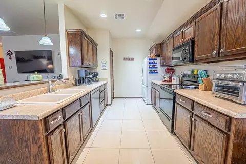 Kitchen - 209 Williams Ave, Tuttle, OK 73089 photo 1 of 5