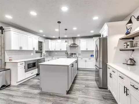 10505 Lyndon Rd, The Village, OK 73120