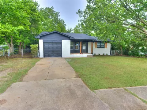 Exterior - 207 E Beech St, Tecumseh, OK 74873 photo 2 of 7
