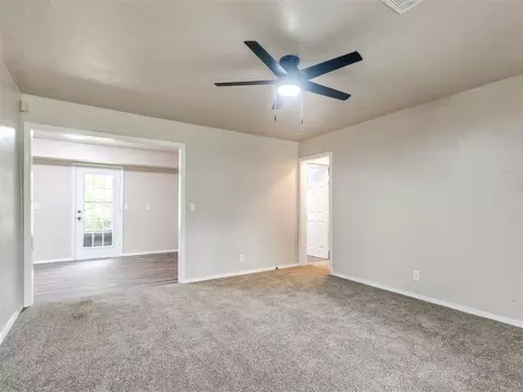Living - 207 E Beech St, Tecumseh, OK 74873 photo 5 of 6