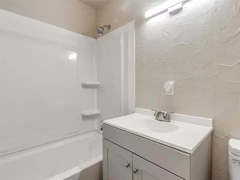 Bath - 207 E Beech St, Tecumseh, OK 74873 photo 3 of 3