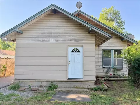 1313 W Texas Ave, Chickasha, OK 73018