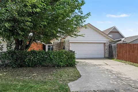 Exterior - 2136 Meench Dr, Moore, OK 73170 photo 2 of 3