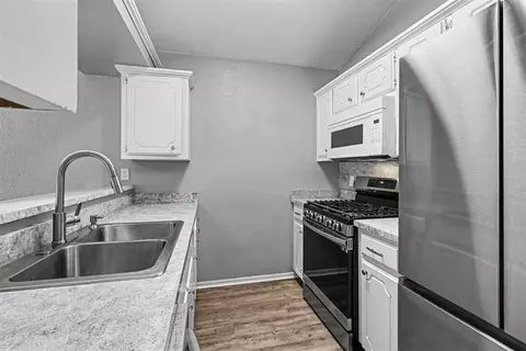 Kitchen - 2136 Meench Dr, Moore, OK 73170 photo 1 of 1