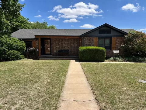 414 N Broadway Ave, Hobart, OK 73651