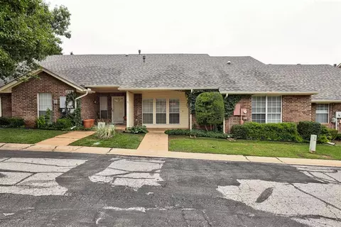 2320 Glenrock, Edmond, OK 73012