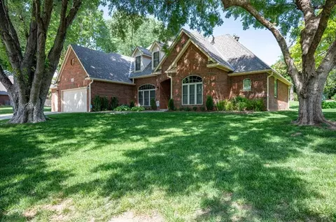 10512 Highview Dr, Oklahoma City, OK 73151