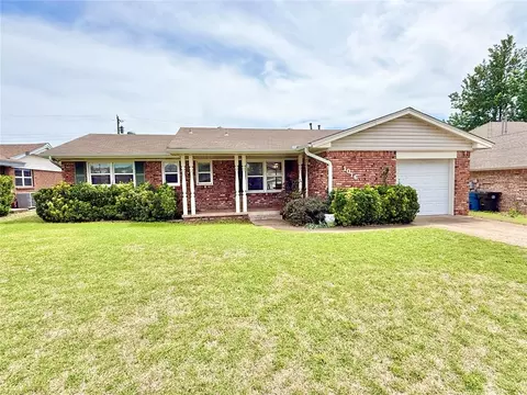 1016 W Peebly Dr, Midwest City, OK 73110