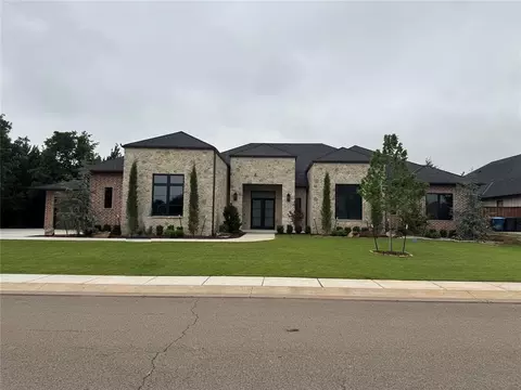 5017 Deerfield Dr, Edmond, OK 73034