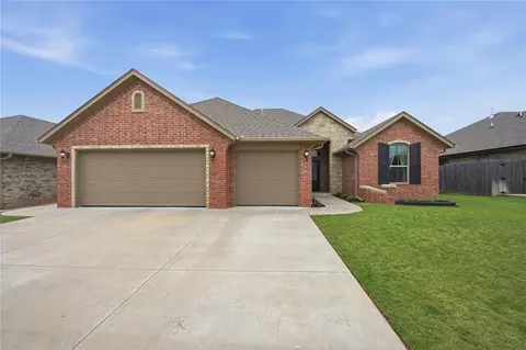 505 Pinewood Dr, Moore, OK 73160