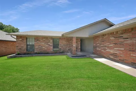 2104 Basking Ridge Trl, Edmond, OK 73013