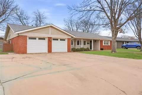213 Mockingbird S Dr, Altus, OK 73521