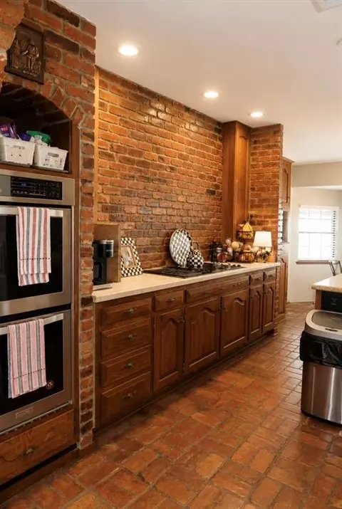 Kitchen - 20510 E County Road 159 Hwy, Altus, OK 73521 photo 1 of 3