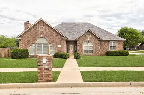 1801 Churchill Rd, Yukon, OK 73099